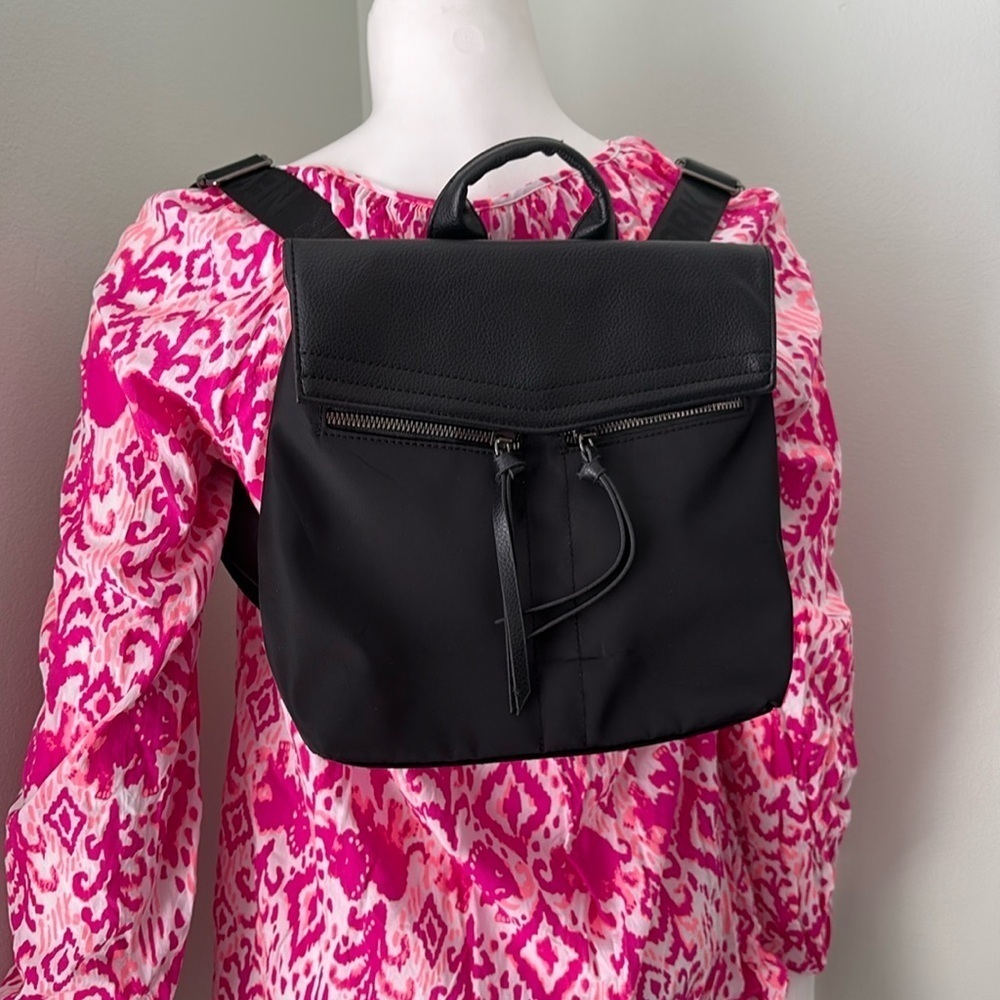 Botkier BackPack - Picture 2 of 9